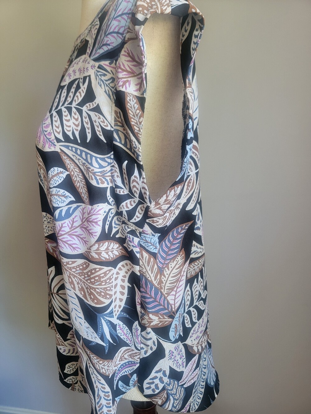 Ann Taylor Factory Women's Black Botanical Print Cap-Sleeve Top Size Medium - Picture 4 of 8